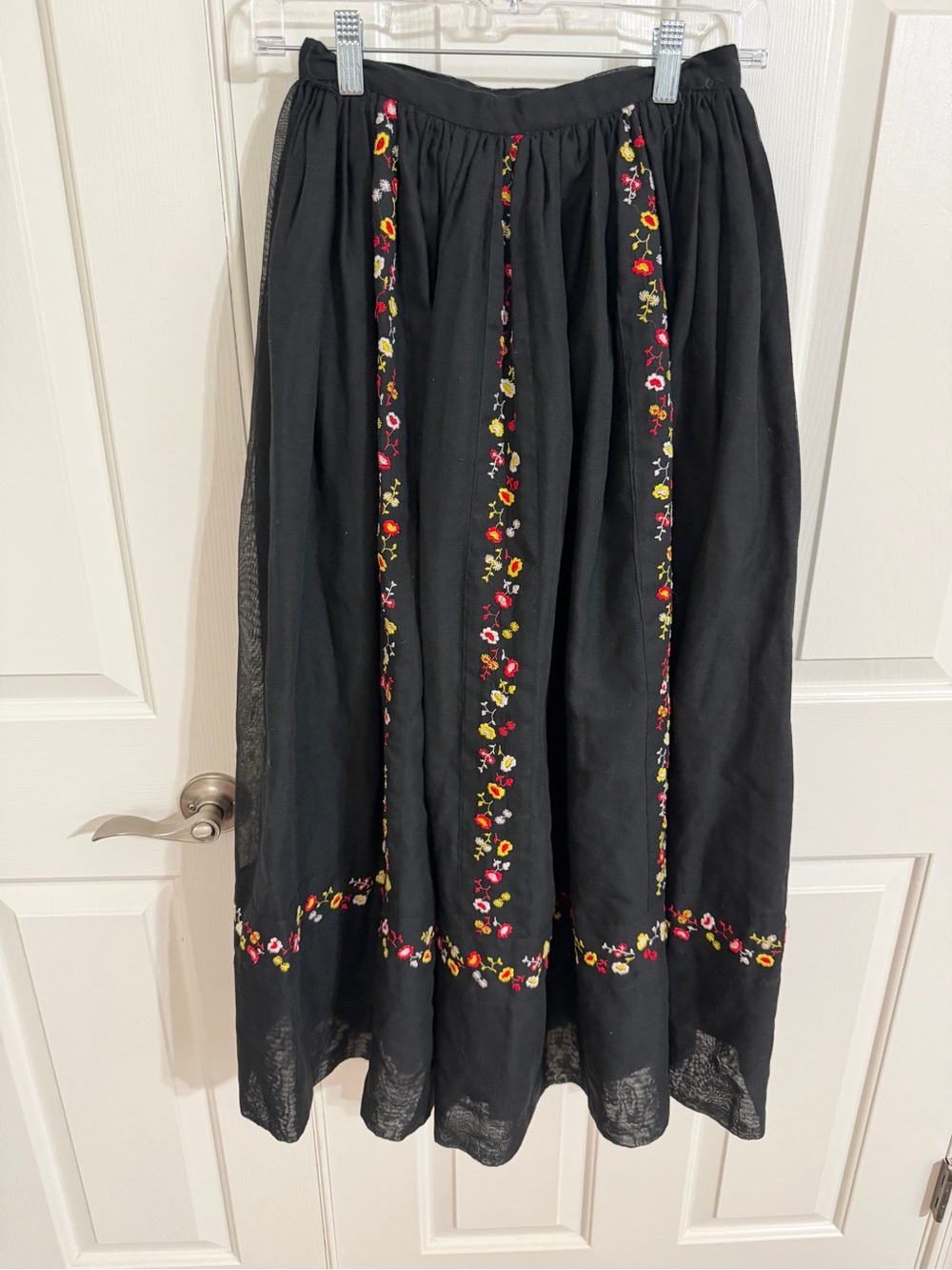 Black Floral Embroidered Full Midi Maxi Skirt Size 8 Folk Boho Cottagecore